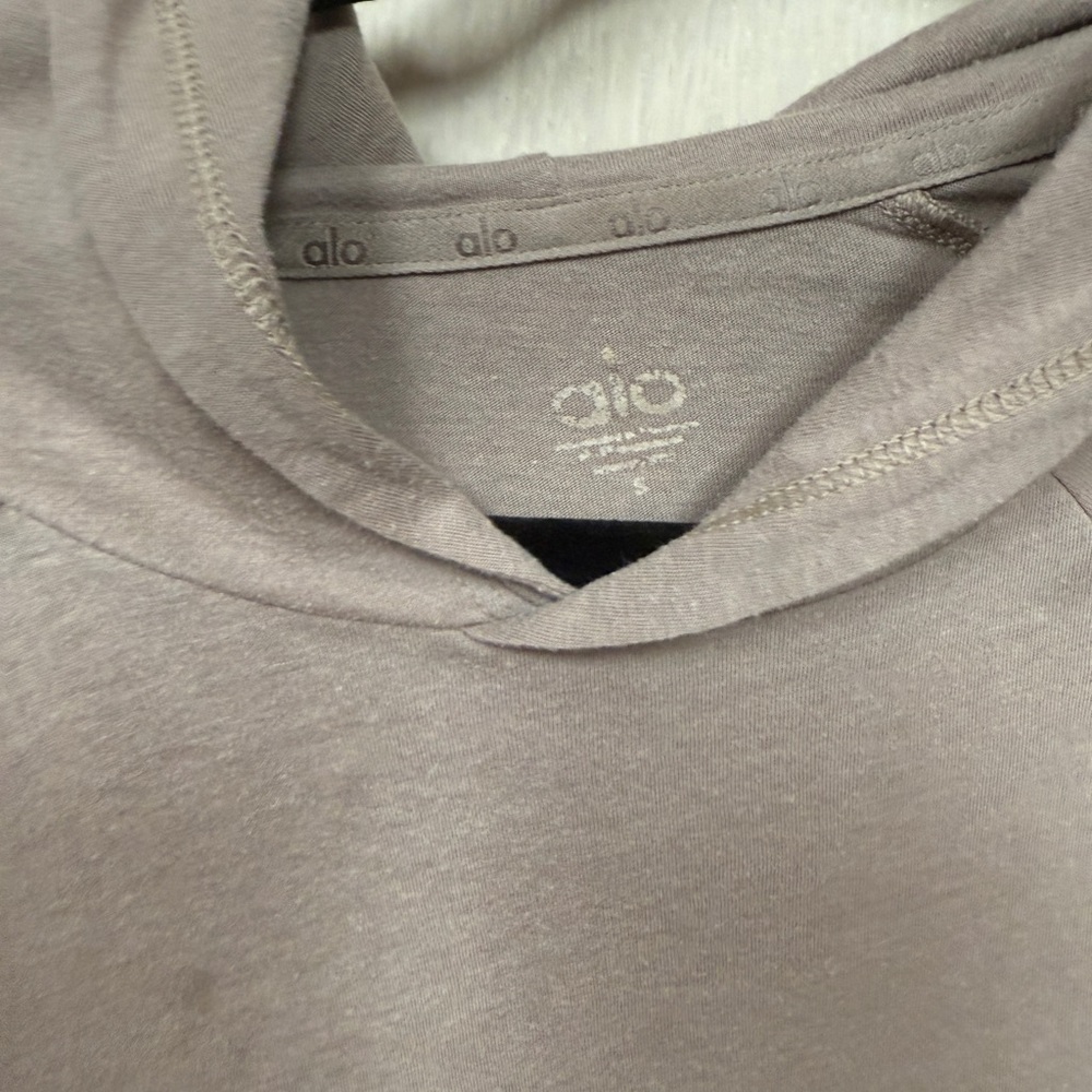 ALO Yoga Heather Gray Long Sleeve Top - Picture 3 of 3